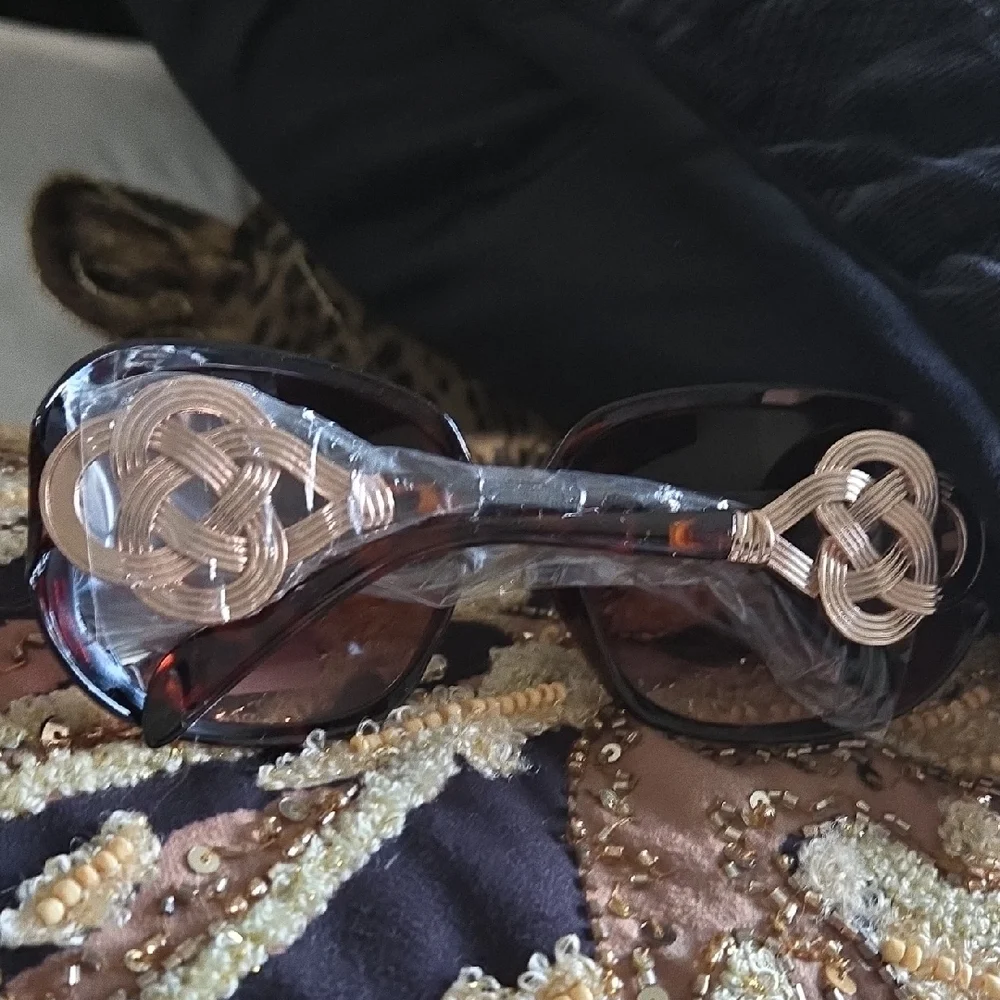 Elegant Designer Inpired Tortoise Brown Sunglasses with Gold Woven Accents
